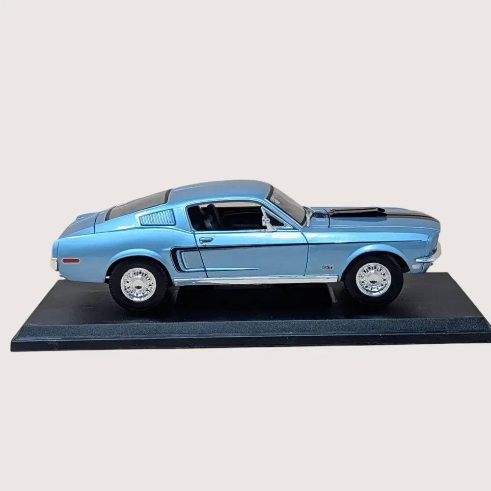 Maisto 1/18 1968 Ford Mustang GT Cobra Jet Special Edition Die Cast Car Blue